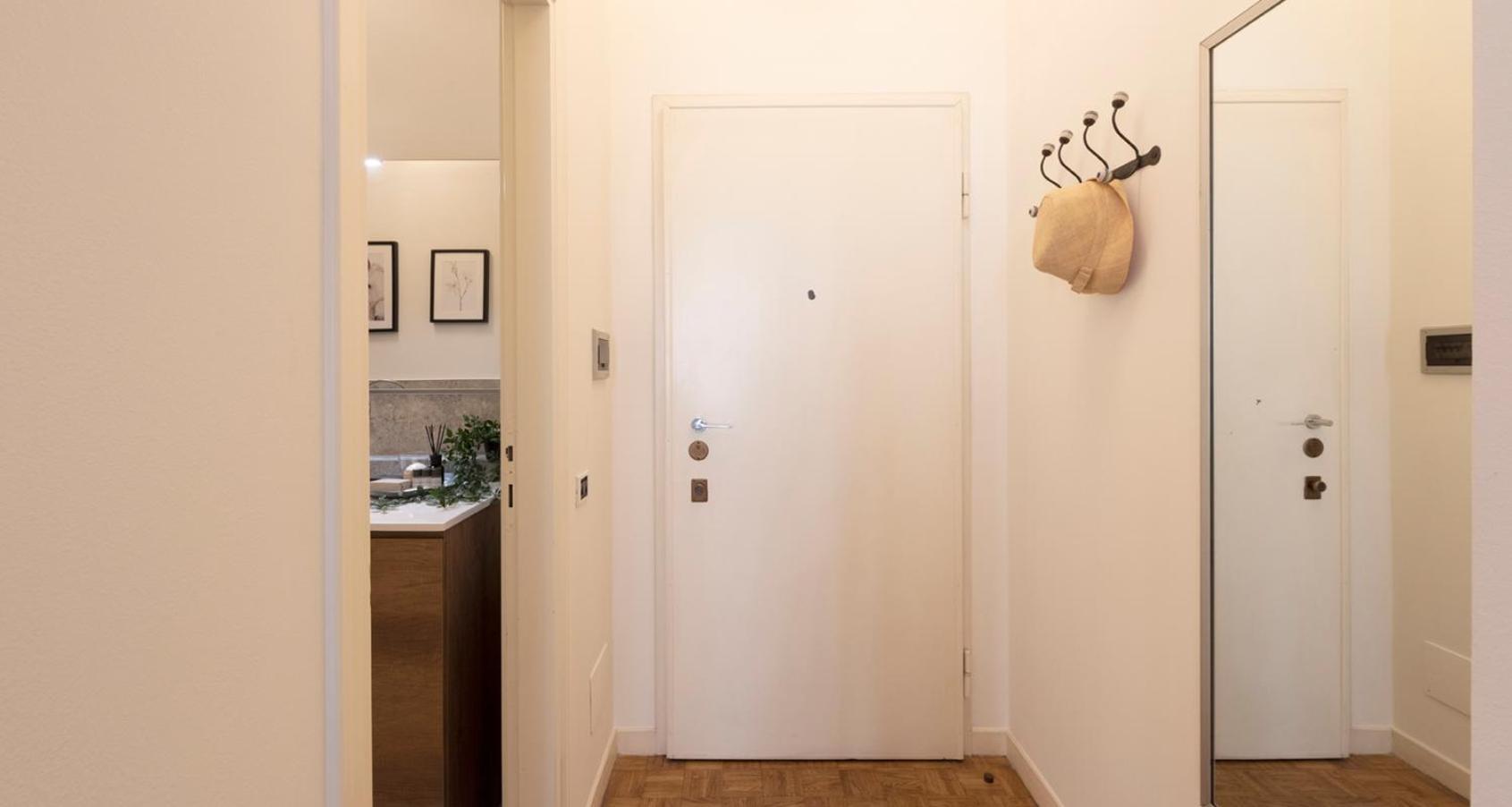 Charming Joivy Flat Next To Duomo Di โกโม ภายนอก รูปภาพ